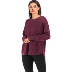 Sweter w kolorze fioletowym. Fioletowe swetry damskie Swetry na chłodne dni, bez wzorów, ze splotem, bez rękawów, bez kaptura. W wyprzedaży za 119,95 zł.