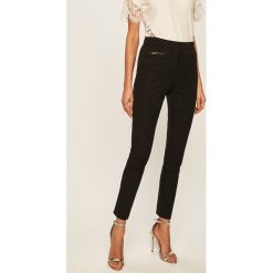 Dkny - Spodnie. Czarne spodnie damskie DKNY, z haftami, z elastanu. W wyprzedaży za 279,90 zł.
