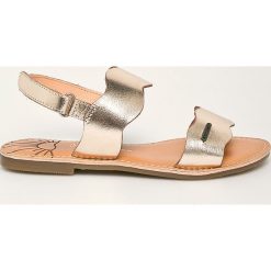 Pepe Jeans - Sandały dziecięce Mandy Waves. Żółte sandały dziewczęce Pepe Jeans, z jeansu, bez zapięcia. Za 239,90 zł.