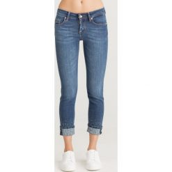 JEANSY MONROE BOTTOM UP SLIM FIT LIU JO. Niebieskie jeansy damskie Liu Jo, z aplikacjami, z jeansu. Za 699,00 zł.
