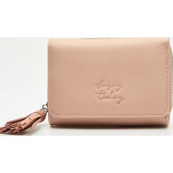 Portfel z chwostem - Beżowy. Brązowe portfele damskie marki Cropp, bez wzorów. Za 39,99 zł.