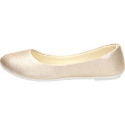 Beżowe baleriny, buty damskie VINCEZA 13516. Brązowe baleriny damskie Vinceza, bez wzorów, na wysokim obcasie, na obcasie. W wyprzedaży za 49,00 zł.