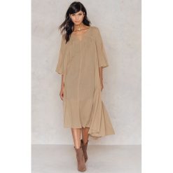 Bolerka i narzutki damskie: NA-KD Boho Narzutka maksi „kaftan” z rozcięciami po bokach – Brown,Beige