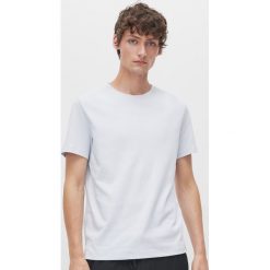 Gładki T-shirt basic -. T-shirty męskie Reserved, s, bez wzorów, bez kołnierzyka. Za 49,99 zł.