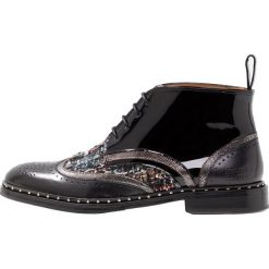 Melvin & Hamilton SALLY Ankle boot black. Czarne botki damskie marki Melvin & Hamilton, ze skóry, bez obcasa, bez zapięcia. Za 709,00 zł.