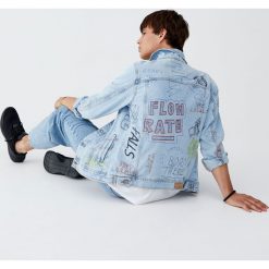 Ręcznie malowana kurtka jeansowa. Kurtki męskie Pull&Bear, m, bez wzorów, z jeansu, bez kaptura. Za 159,00 zł.