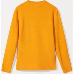 Sweter z ozdobnymi guzikami - Żółty. Żółte swetry damskie Mohito, s, bez wzorów, bez rękawów, bez kaptura. Za 89,99 zł.