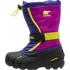 Sorel FLURRY Śniegowce grape juice/bright plum. Fioletowe buty zimowe damskie Sorel, z materiału. W wyprzedaży za 171,75 zł.