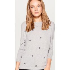 Sweter z dżetami - Szary. Szare swetry klasyczne damskie marki Mohito, l. Za 79,99 zł.