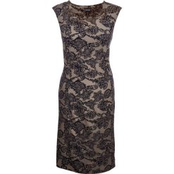 Sukienka shirtowa modelująca sylwetkę bonprix brunatno-czarny wzorzysty. Pomarańczowe sukienki damskie bonprix, bez wzorów, z okrągłym kołnierzem, bez rękawów, wyszczuplające. Za 119,99 zł.