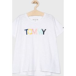 Tommy Hilfiger - Top dziecięcy 128-176 cm. Szare bluzki dziewczęce TOMMY HILFIGER, z nadrukiem, z bawełny, z okrągłym kołnierzem, z krótkim rękawem, krótkie, bez kaptura. W wyprzedaży za 99,90 zł.