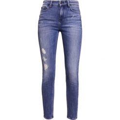 DRYKORN PULL Jeansy Slim Fit blue. Niebieskie boyfriendy damskie DRYKORN. W wyprzedaży za 503,20 zł.