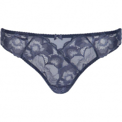 Stringi "Mably" w kolorze niebieskim. Niebieskie stringi damskie marki LASCANA, w koronkowe wzory, z koronki. W wyprzedaży za 54,95 zł.