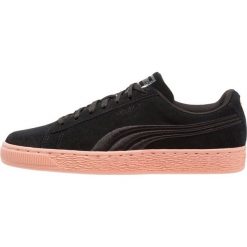 Puma CLASSIC BADGE FLIP Tenisówki i Trampki black/muted clay. Czarne tenisówki damskie marki Puma. W wyprzedaży za 341,10 zł.