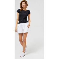 Szorty z dodatkiem lnu. Szorty damskie Moodo, s, bez wzorów. Za 39,99 zł.
