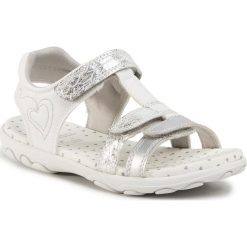 Sandały GEOX - J Sandal Cuore B J0290B 00454 C0434 S Silver/White. Szare sandały dziewczęce Geox, ze skóry ekologicznej, bez zapięcia. W wyprzedaży za 129,00 zł.