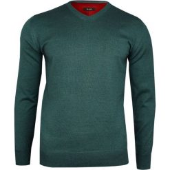 Zielony Elegancki Sweter Męski (V-neck) -MM Classic- w Serek, Klasyczny, Butelkowa Zieleń SWMM1235a670zielony. Żółte swetry męskie MM Classic, m, bez wzorów, eleganckie, z dekoltem w serek, bez kaptura. Za 119,00 zł.