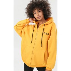 Żółta Bluza Mhyrorin. Żółte bluzy damskie Born2be, s, bez wzorów, bez rękawów, bez kaptura. Za 99,99 zł.