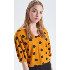 Bluzka w grochy - Żółty. Żółte bluzki damskie Cropp, s, w grochy, bez kołnierzyka, bez rękawów. Za 69,99 zł.