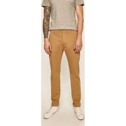 Levi's - Spodnie. Brązowe spodnie męskie Levi's®, na co dzień, s, bez wzorów, z elastanu. W wyprzedaży za 179,90 zł.