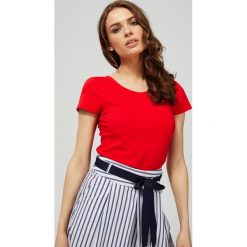 Bluzka bawełniana. Czerwone bluzki damskie Moodo, xl, bez wzorów, z elastanu, z okrągłym kołnierzem, z krótkim rękawem. Za 24,99 zł.