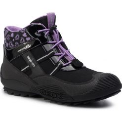 Śniegowce GEOX - J Atreus G.B Wpf A J847HA 00450 C9266 D Navy/Lilac. Czarne śniegowce dziewczęce Geox, bez zapięcia. W wyprzedaży za 229,00 zł.