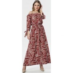 Bordowa Sukienka Olaurae. Czerwone sukienki damskie Born2be, s, z aplikacjami, z jeansu, bez kołnierzyka, z długim rękawem, długie, maxi. Za 69,99 zł.