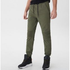 Spodnie jogger slim - Khaki. Brązowe spodnie męskie House, s, bez wzorów. W wyprzedaży za 49,99 zł.