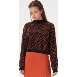Luźny sweter w zwierzęcy wzór - Brązowy. Pomarańczowe swetry damskie Sinsay, s, bez wzorów, bez rękawów, bez kaptura. Za 59,99 zł.
