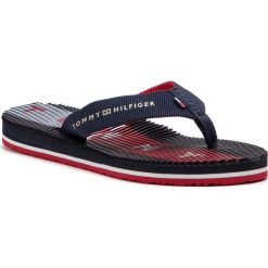 Japonki TOMMY HILFIGER - Logo Foodbed Beach Sandal FW0FW03653 Rwb 020. Niebieskie klapki damskie TOMMY HILFIGER, bez wzorów, z tworzywa sztucznego, bez obcasa. W wyprzedaży za 139,00 zł.