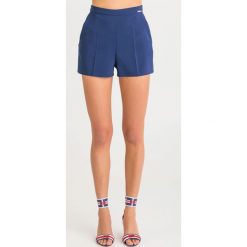 SPODENKI Elisabetta Franchi. Szorty damskie Elisabetta Franchi, bez wzorów, klasyczne, z podwyższonym stanem. W wyprzedaży za 1087,20 zł.