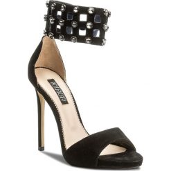 Sandały SCA'VIOLA - F-61 Black Suede. Czarne klapki damskie Sca'viola, bez wzorów, ze skóry, bez obcasa, na obcasie. W wyprzedaży za 399,00 zł.