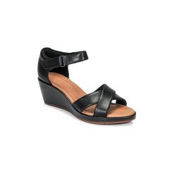 Sandały Clarks UN PLAZA CROSS. Czarne sandały damskie marki Clarks, bez wzorów, bez obcasa, bez zapięcia. Za 489,00 zł.
