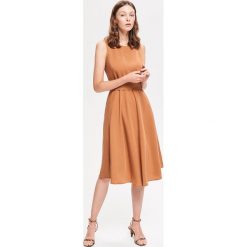 Sukienka z Tencelu™ - Brązowy. Pomarańczowe sukienki damskie marki Reserved, bez wzorów, bez kołnierzyka, bez rękawów. Za 159,99 zł.