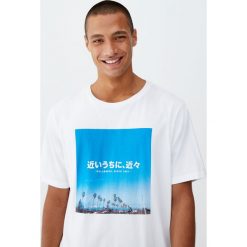 Koszulka ze zdjęciem palm. Białe koszulki męskie Pull&Bear, m, bez wzorów, bez kołnierzyka, z krótkim rękawem, krótkie. Za 49,90 zł.