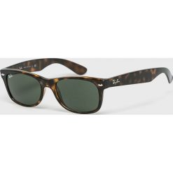 Ray-Ban - Okulary New Wayfarer. Pomarańczowe okulary przeciwsłoneczne męskie Ray-Ban, z materiału, prostokątne. W wyprzedaży za 479,90 zł.