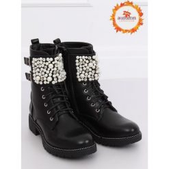 Botki militarne czarne NC860 BLACK. Czarne botki damskie obuwie damskie, ze skóry ekologicznej, militarne, bez obcasa, na sznurówki. Za 167,54 zł.