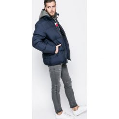 Tommy Jeans - Kurtka puchowa. Niebieskie płaszcze męskie Tommy Jeans, m, bez wzorów, z poliesteru, długie, bez kaptura. W wyprzedaży za 539,90 zł.