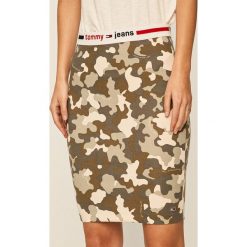 Tommy Jeans - Spódnica. Zielone spódniczki damskie Tommy Jeans, na co dzień, s, bez wzorów, z elastanu, casualowe, mini, proste. Za 299,90 zł.