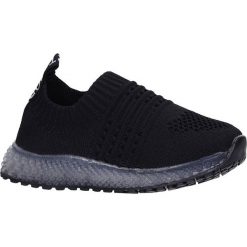 Czarne buty sportowe casu 1907. Czarne buty chłopięce sportowe Casu, bez zapięcia. Za 39,99 zł.