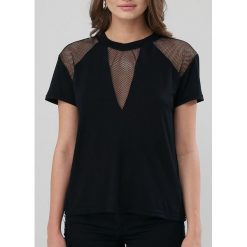T-shirt w kolorze czarnym. Czarne t-shirty damskie Bambina Mia, m, bez wzorów, z okrągłym kołnierzem. W wyprzedaży za 79,95 zł.