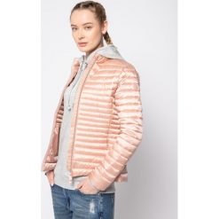 Kurtka puchowa Save The Duck D3837W IRISX. Różowe kurtki damskie Save the duck, bez wzorów, z nylonu, bez kaptura. W wyprzedaży za 479,00 zł.