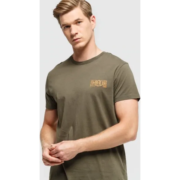 Timberland Koszulka Ss Kennebec River Back Graphic Tee , zielony, rozmiar M. Zielone koszulki męskie Timberland, m, z nadrukiem, z bawełny, z dekoltem na plecach, bez rękawów. W wyprzedaży za 119,99 zł.