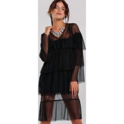 Czarna Sukienka Pinner. Czarne sukienki damskie Renee, na sylwestra, s, bez wzorów, z koronki, wizytowe, z falbankami, bez rękawów, długie, midi. Za 119,99 zł.