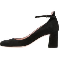 Pura Lopez Czółenka black. Czarne buty ślubne damskie Pura Lopez, z materiału. Za 839,00 zł.