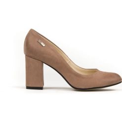 Nubukowe czółenka na obcasie - skóra naturalna - model 042 - kolor cappuccino. Szare czółenka damskie Zapato, na co dzień, bez wzorów, z jeansu, z okrągłym noskiem, bez obcasa, na obcasie. W wyprzedaży za 255,20 zł.
