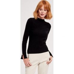 Kaszmirowy sweter w kolorze czarnym. Czarne swetry damskie ZOCHA, xl, bez wzorów, z kaszmiru, bez rękawów, bez kaptura. W wyprzedaży za 319,95 zł.