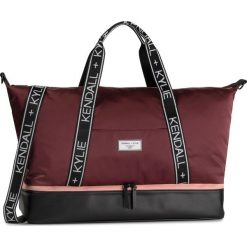 Torba KENDALL + KYLIE - HBKK-319-0008-67 Burgundy. Czerwone torby męskie skórzane KENDALL + KYLIE, bez wzorów, ze skóry ekologicznej. W wyprzedaży za 299,00 zł.