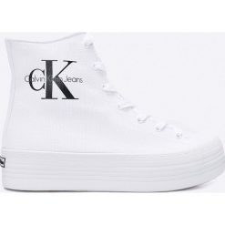Calvin Klein Jeans - Trampki. Białe trampki i tenisówki damskie Calvin Klein Jeans, bez wzorów, z jeansu, na sznurówki. W wyprzedaży za 299,90 zł.