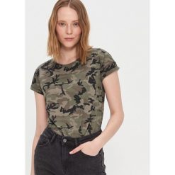 T-shirt camo - Wielobarwny. Zielone t-shirty damskie House, s, bez wzorów, bez kołnierzyka. Za 29,99 zł.